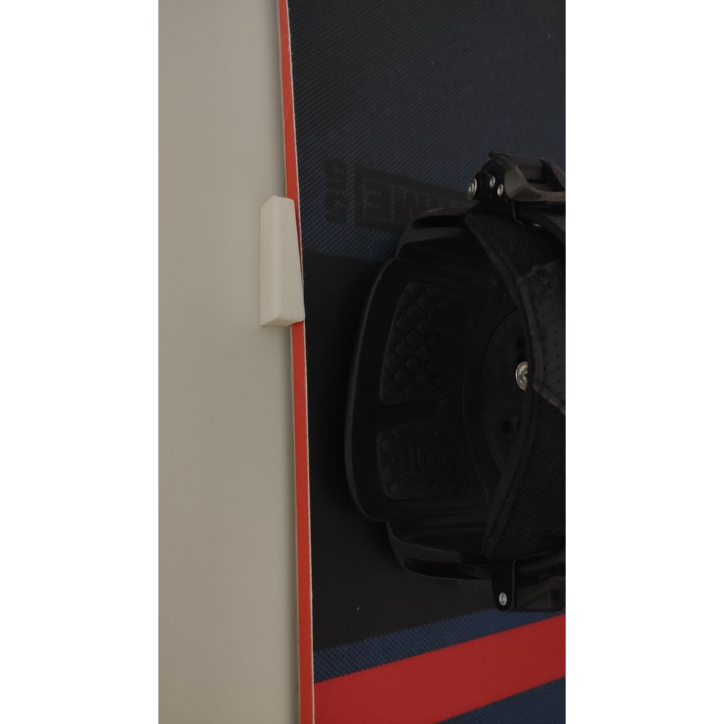 Fixation murale pour snowboard