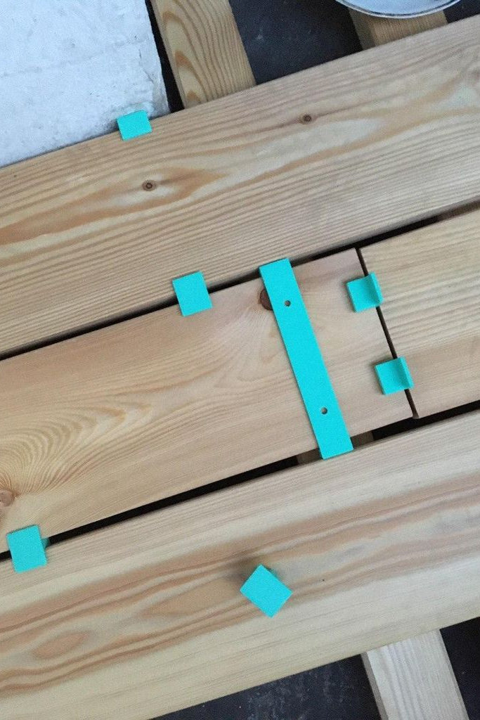Gabarit de perçage et cale d'écartement pour lames de terrasse de 12 cm