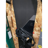 Support mural vertical pour snowboard