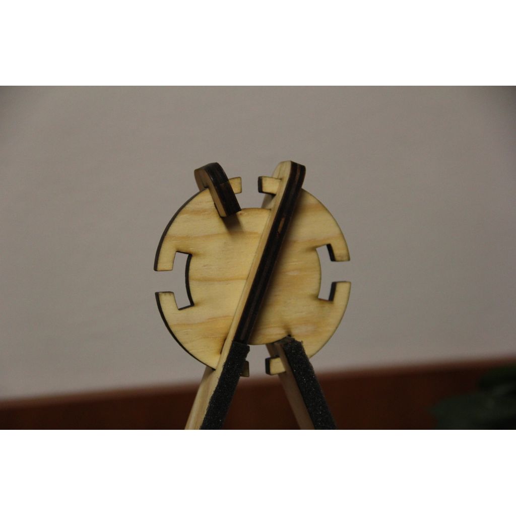 Support pour guitare acoustique en contreplaqué de pin découpé au laser