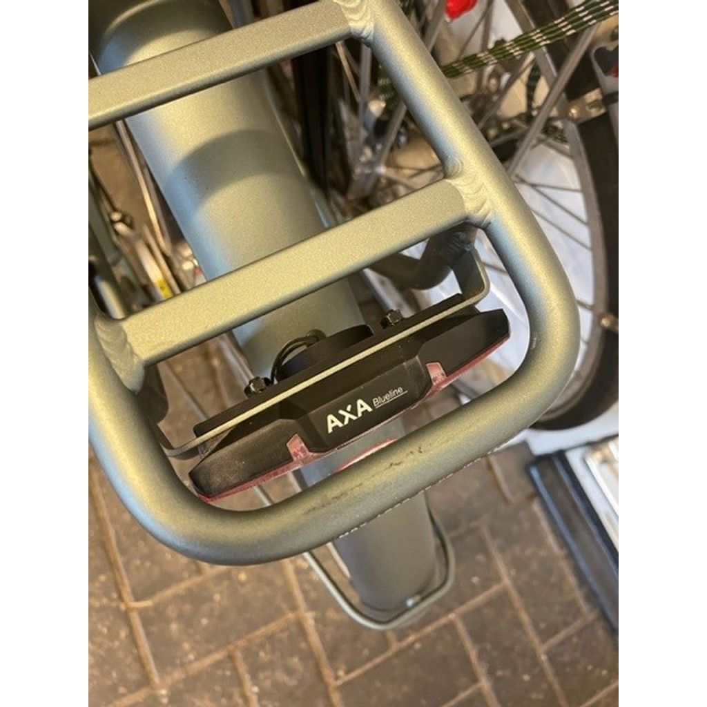 Support AirTag intégré au feu arrière du vélo