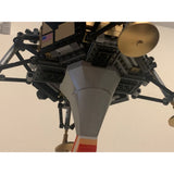 Support mural pour l'atterrisseur lunaire LEGO – présentoir incliné à 20°