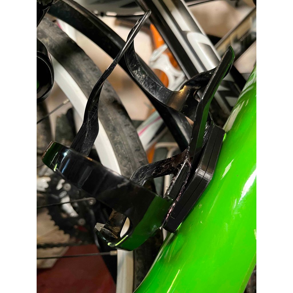Support Apple AirTag pour vélo sous le porte-bidon