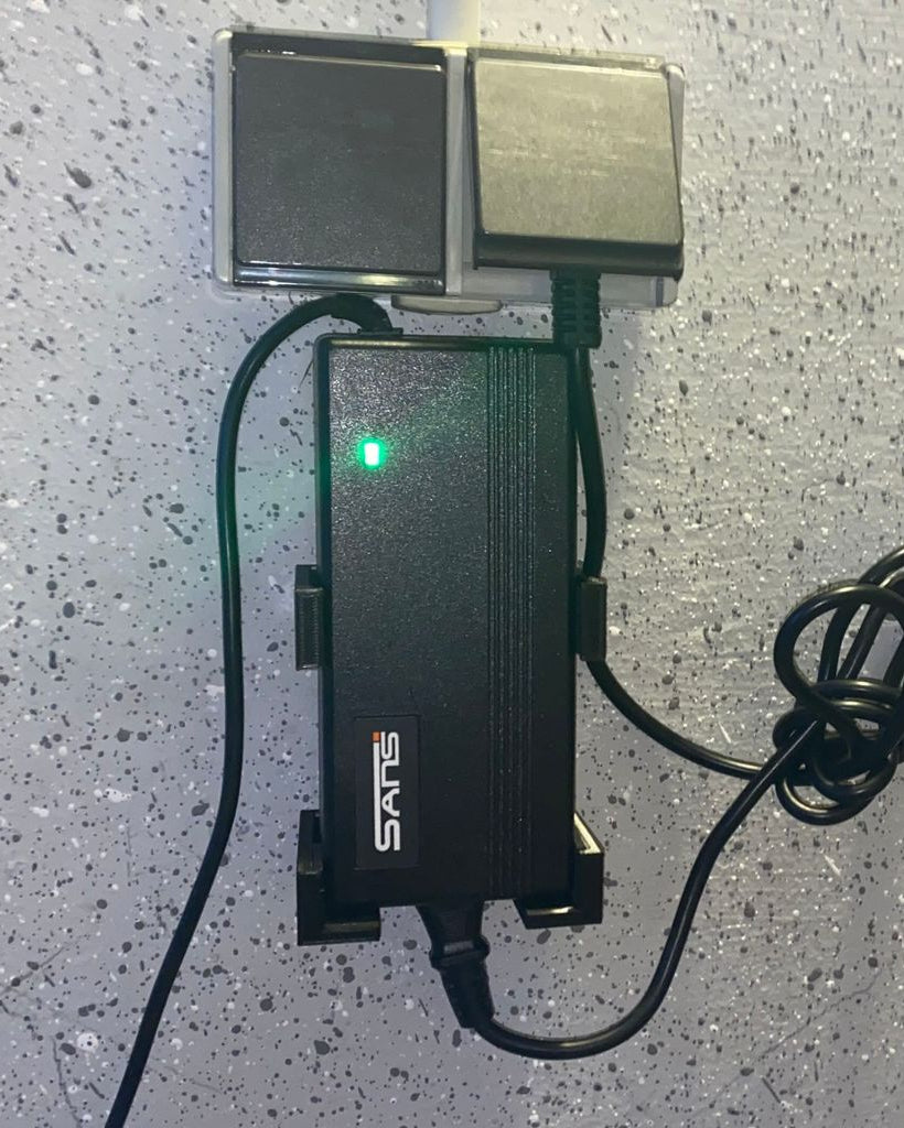 Support mural pour chargeur de batterie de vélo électrique NCM DC483DE 48 V 3 A