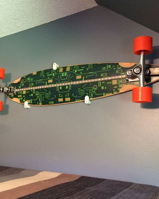 Support mural pour longboard et skateboard