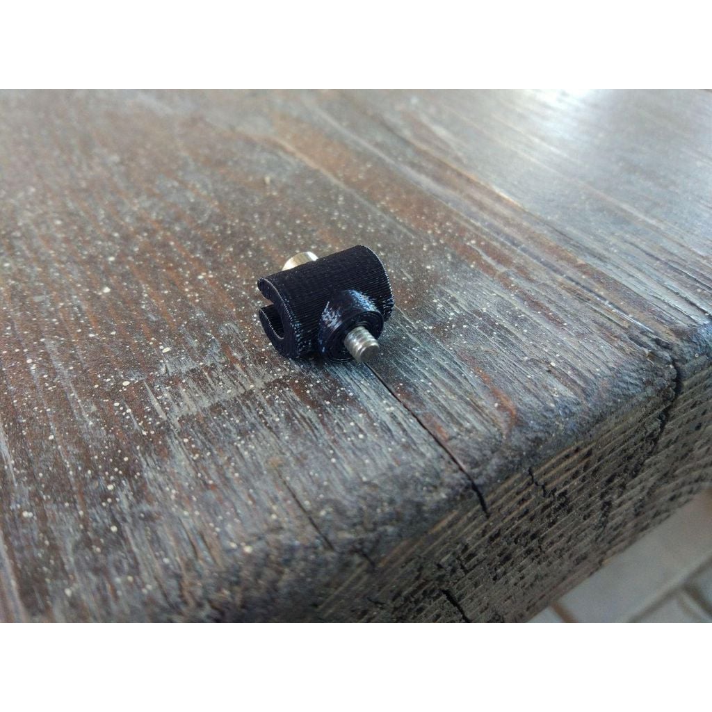 Pince pour câble de frein sur le cadre du vélo