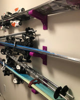 Support mural pour skis avec fixations