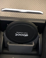 Base pour chargeur sans fil dans la console centrale de Tesla Model X