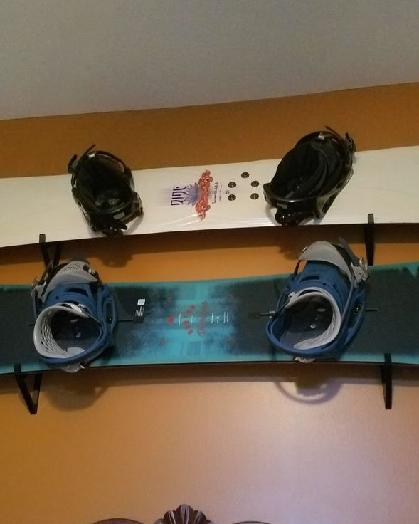 Support mural pour snowboard – une seule vis, prêt à fixer sur un poteau