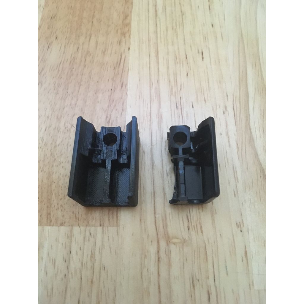 Support pour le câble de commande de la tondeuse