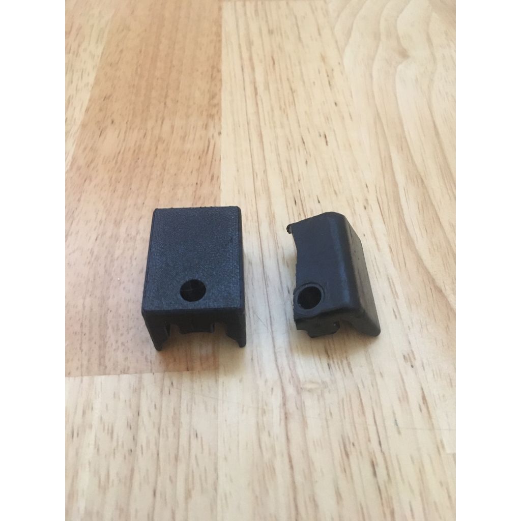 Support pour le câble de commande de la tondeuse