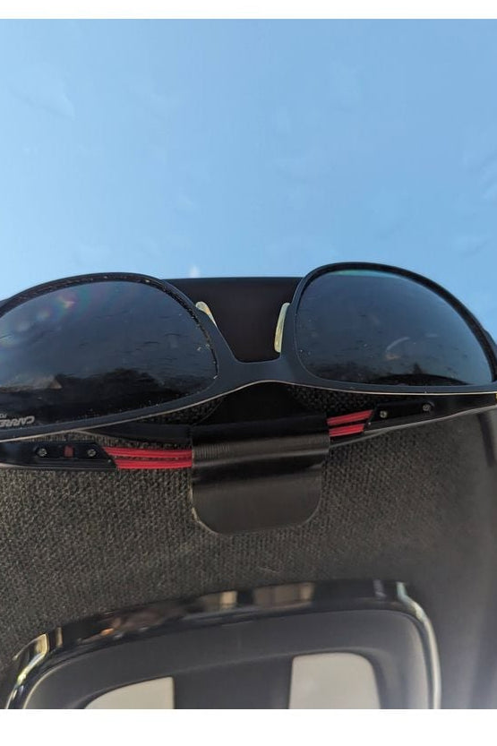 Porte-lunettes de soleil pour Polestar 2 – rangé et à portée de main