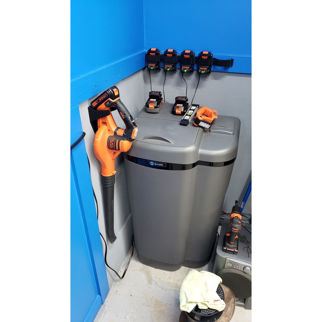 Support mural pour souffleur de feuilles Black+Decker 20 V
