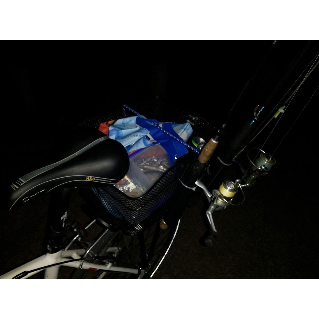 Porte-canne à pêche pour panier de vélo – fixation par colliers de serrage