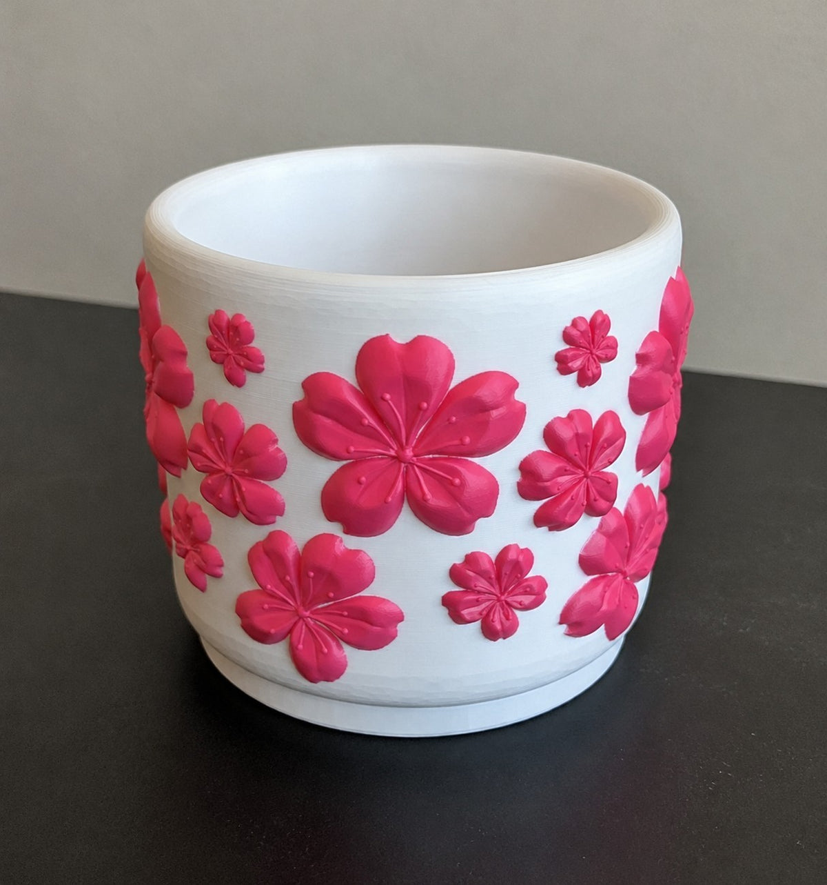 Urtepotte med kirsebærblomster – lille potte til planter